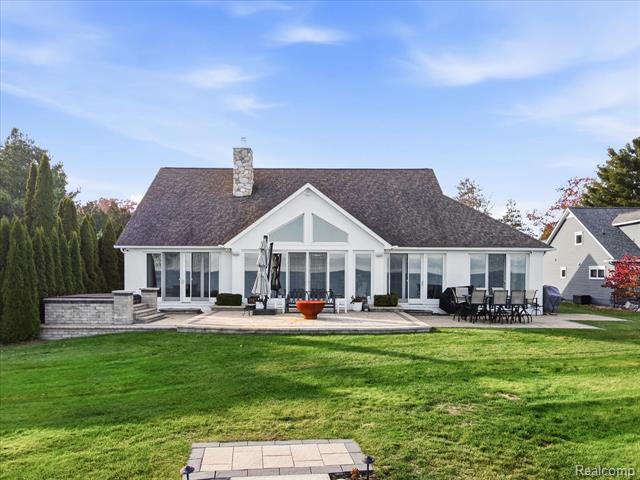 Builiding view forty five for 8442 Lakeshore, Fort Gratiot, MI. 48059