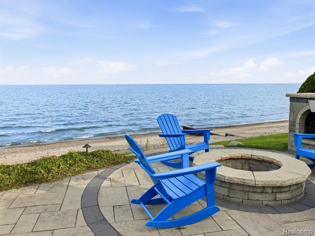 Builiding view forty nine for 8442 Lakeshore, Fort Gratiot, MI. 48059