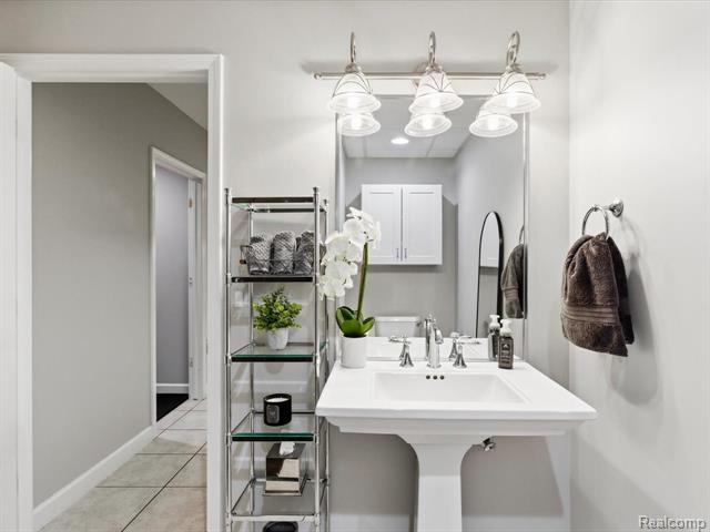 Builiding view forty for 8442 Lakeshore, Fort Gratiot, MI. 48059