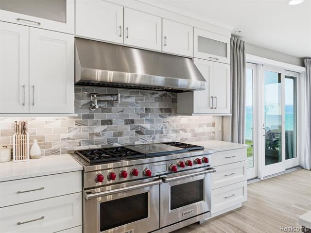 Builiding view nineteen for 8442 Lakeshore, Fort Gratiot, MI. 48059