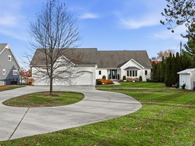 Builiding view one for 8442 Lakeshore, Fort Gratiot, MI. 48059