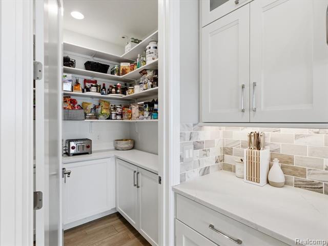 Builiding view seventeen for 8442 Lakeshore, Fort Gratiot, MI. 48059