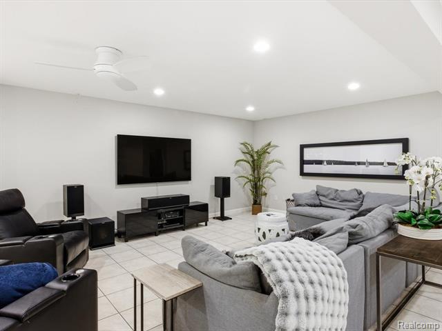 Builiding view thirty four for 8442 Lakeshore, Fort Gratiot, MI. 48059