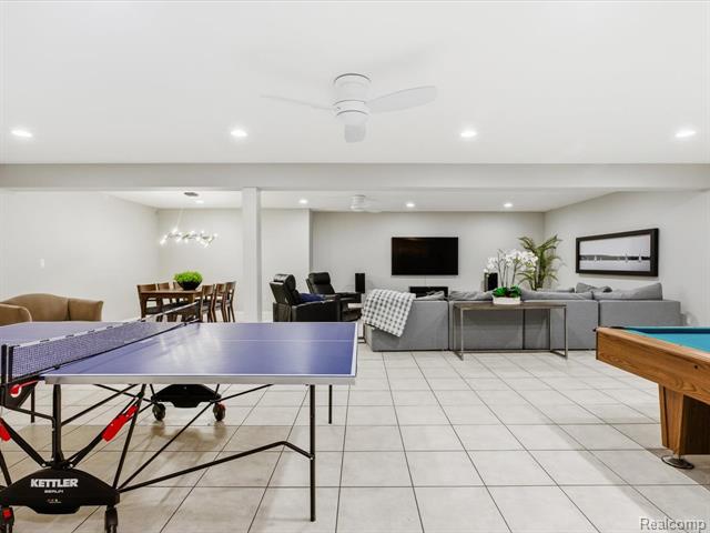 Builiding view thirty three for 8442 Lakeshore, Fort Gratiot, MI. 48059