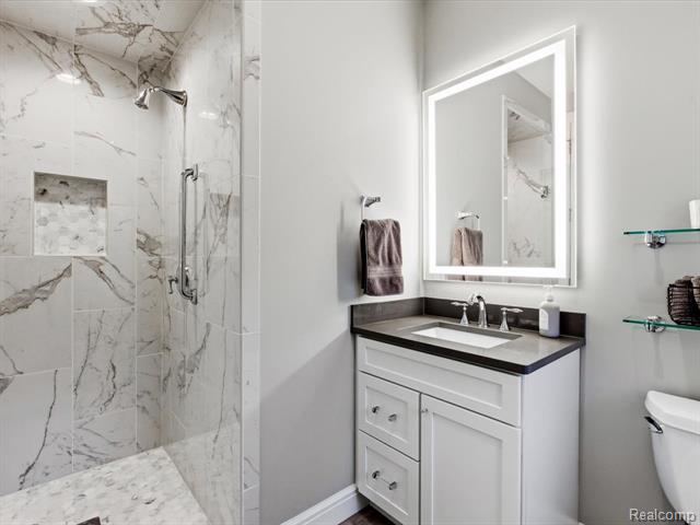 Builiding view twenty six for 8442 Lakeshore, Fort Gratiot, MI. 48059