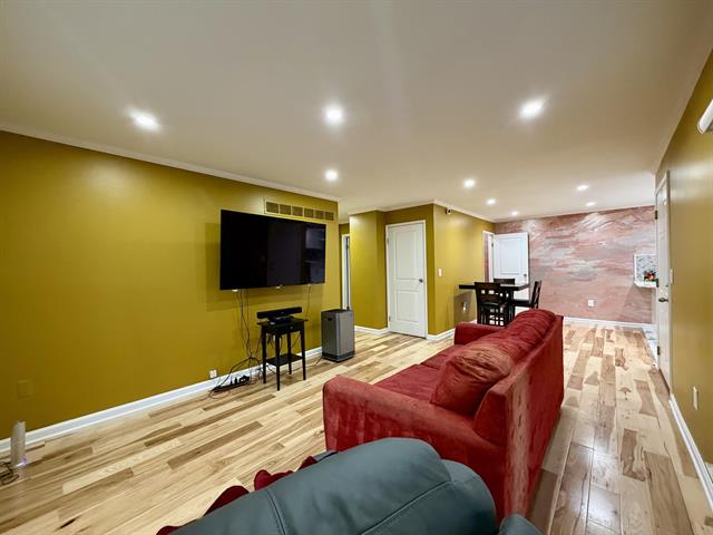 Builiding view eighteen for 22727 Renford, Novi, MI. 48375