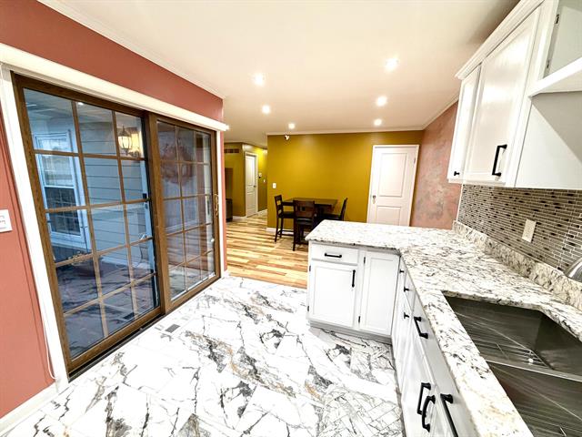 Builiding view fifteen for 22727 Renford, Novi, MI. 48375