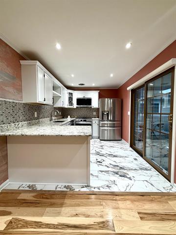 Builiding view ten for 22727 Renford, Novi, MI. 48375