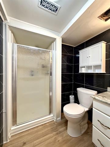 Builiding view thirty three for 22727 Renford, Novi, MI. 48375