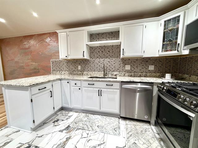 Builiding view twelve for 22727 Renford, Novi, MI. 48375