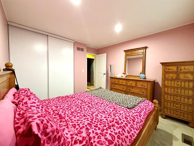 Builiding view twenty six for 22727 Renford, Novi, MI. 48375