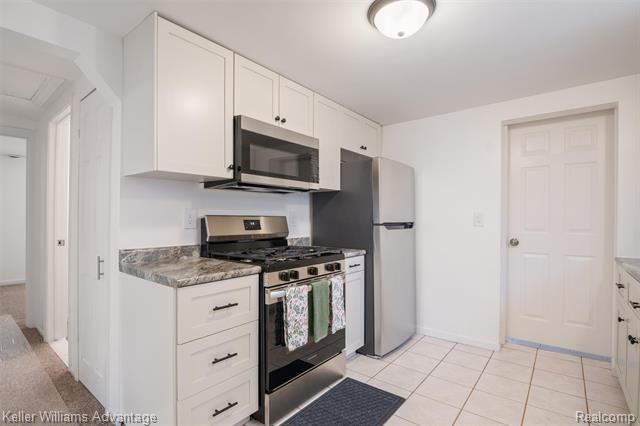 Builiding view nine for 20406 Floral, Livonia, MI. 48152