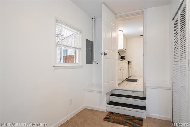 Builiding view nineteen for 20406 Floral, Livonia, MI. 48152