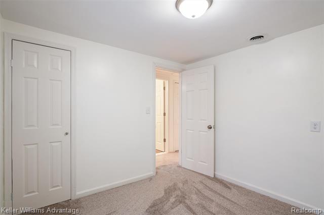 Builiding view sixteen for 20406 Floral, Livonia, MI. 48152