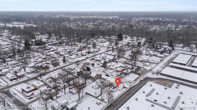 Builiding view thirty five for 20406 Floral, Livonia, MI. 48152