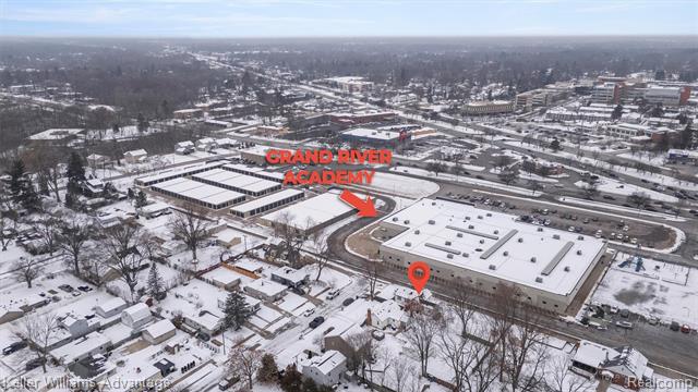 Builiding view thirty four for 20406 Floral, Livonia, MI. 48152