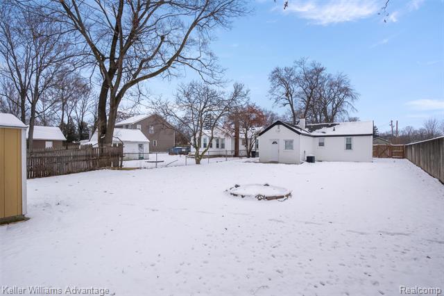 Builiding view twenty eight for 20406 Floral, Livonia, MI. 48152