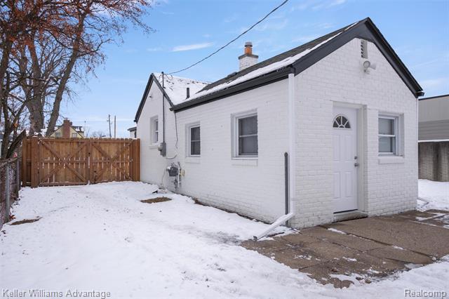 Builiding view twenty four for 20406 Floral, Livonia, MI. 48152