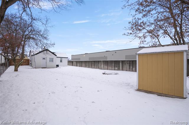 Builiding view twenty seven for 20406 Floral, Livonia, MI. 48152