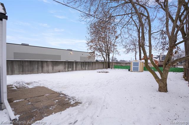 Builiding view twenty three for 20406 Floral, Livonia, MI. 48152