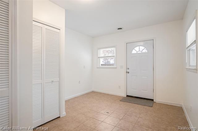 Builiding view twenty for 20406 Floral, Livonia, MI. 48152