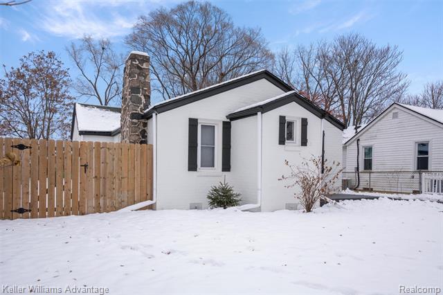 Builiding view two for 20406 Floral, Livonia, MI. 48152