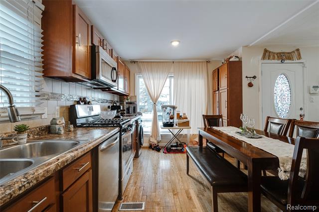 Builiding view eight for 20548 Gaylord, Redford, MI. 48240