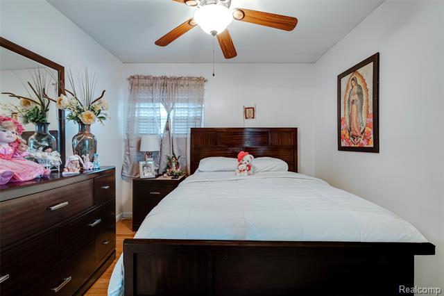 Builiding view seventeen for 20548 Gaylord, Redford, MI. 48240