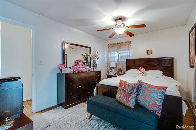 Builiding view sixteen for 20548 Gaylord, Redford, MI. 48240