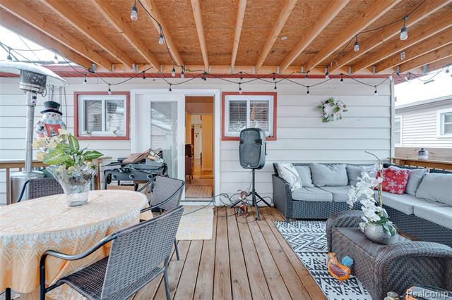 Builiding view twenty five for 20548 Gaylord, Redford, MI. 48240