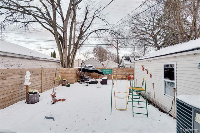 Builiding view twenty four for 20548 Gaylord, Redford, MI. 48240