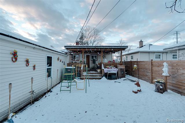 Builiding view twenty six for 20548 Gaylord, Redford, MI. 48240