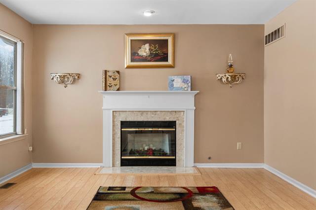 Builiding view twenty one for 9639 Hampton, Belleville, MI. 48111