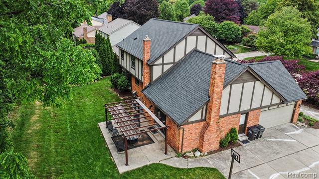 Builiding view thirty eight for 20145 Woodbend, Northville, MI. 48167