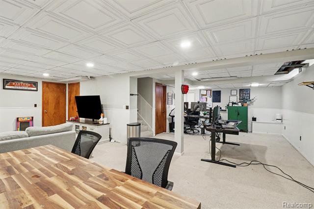 Builiding view thirty one for 20145 Woodbend, Northville, MI. 48167