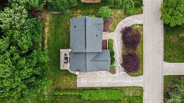 Builiding view thirty seven for 20145 Woodbend, Northville, MI. 48167