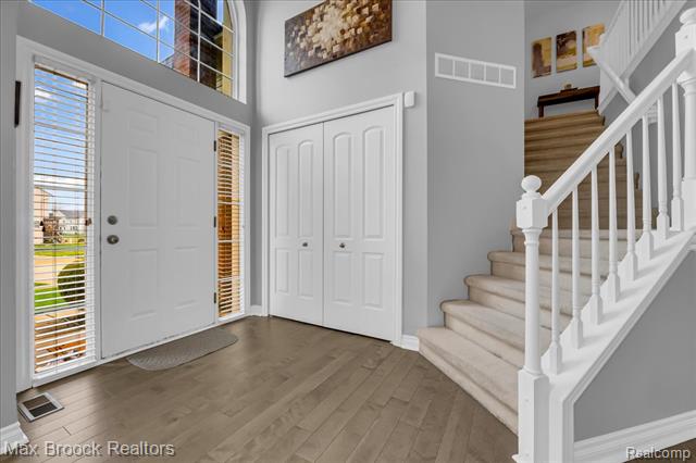 Builiding view two for 7300 Canterbury, Romulus, MI. 48174