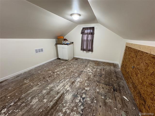 Builiding view eighteen for 7315 Hollywood, Romulus, MI. 48174