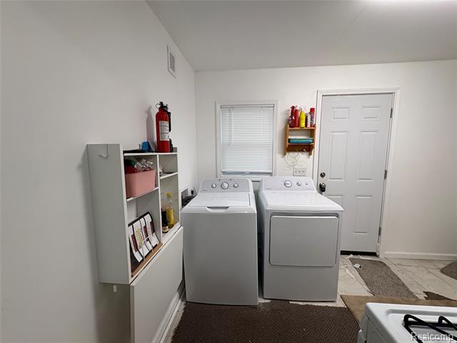 Builiding view eleven for 7315 Hollywood, Romulus, MI. 48174