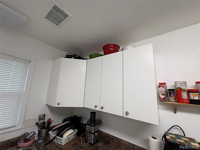 Builiding view nine for 7315 Hollywood, Romulus, MI. 48174