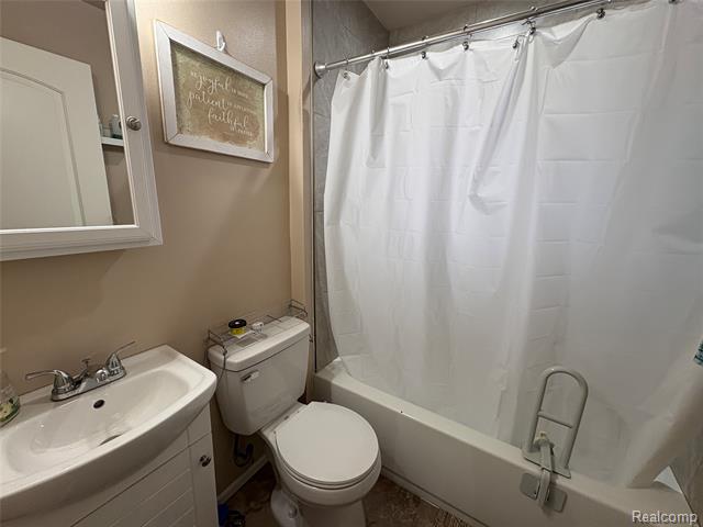 Builiding view sixteen for 7315 Hollywood, Romulus, MI. 48174