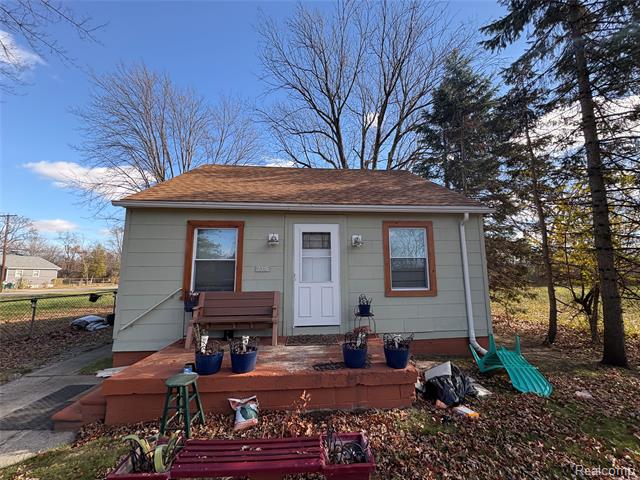 Builiding view thirty four for 7315 Hollywood, Romulus, MI. 48174