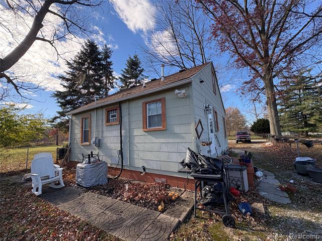 Builiding view thirty for 7315 Hollywood, Romulus, MI. 48174