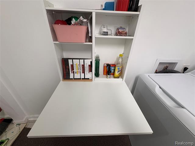 Builiding view twelve for 7315 Hollywood, Romulus, MI. 48174