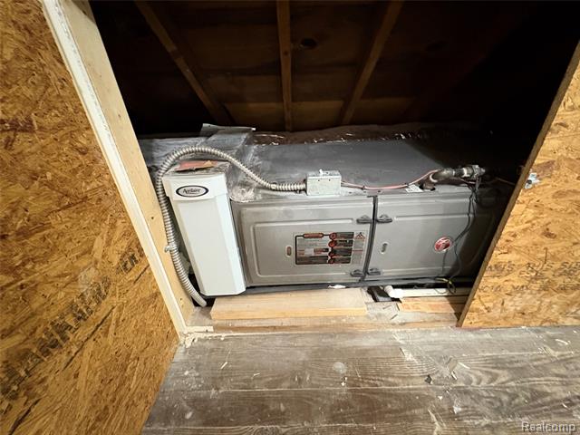 Builiding view twenty seven for 7315 Hollywood, Romulus, MI. 48174