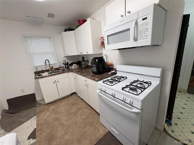 Builiding view two for 7315 Hollywood, Romulus, MI. 48174