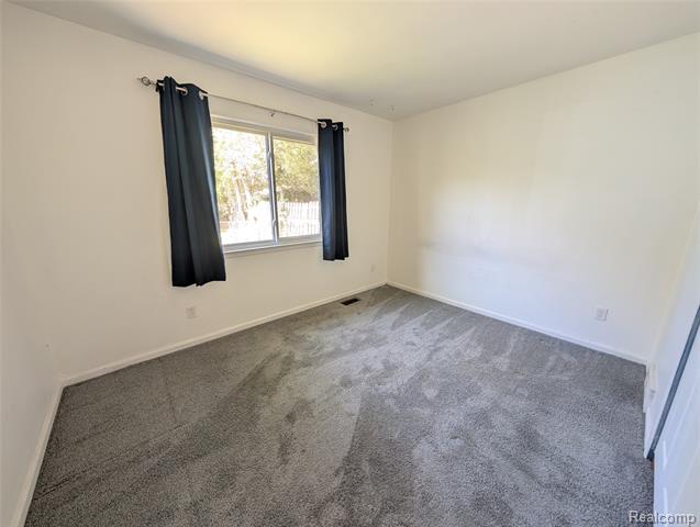 Builiding view eight for 6762 Niagara, Romulus, MI. 48174