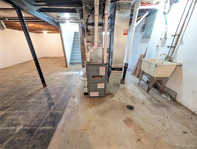 Builiding view fourteen for 6762 Niagara, Romulus, MI. 48174