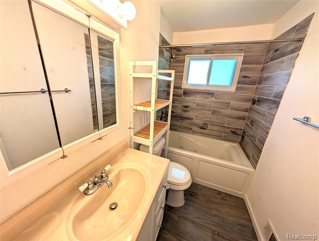 Builiding view ten for 6762 Niagara, Romulus, MI. 48174