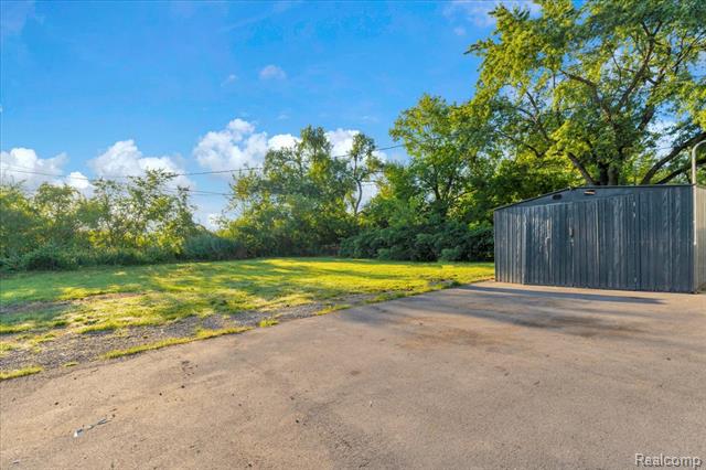 Builiding view ten for 6837 Middlebelt, Romulus, MI. 48174